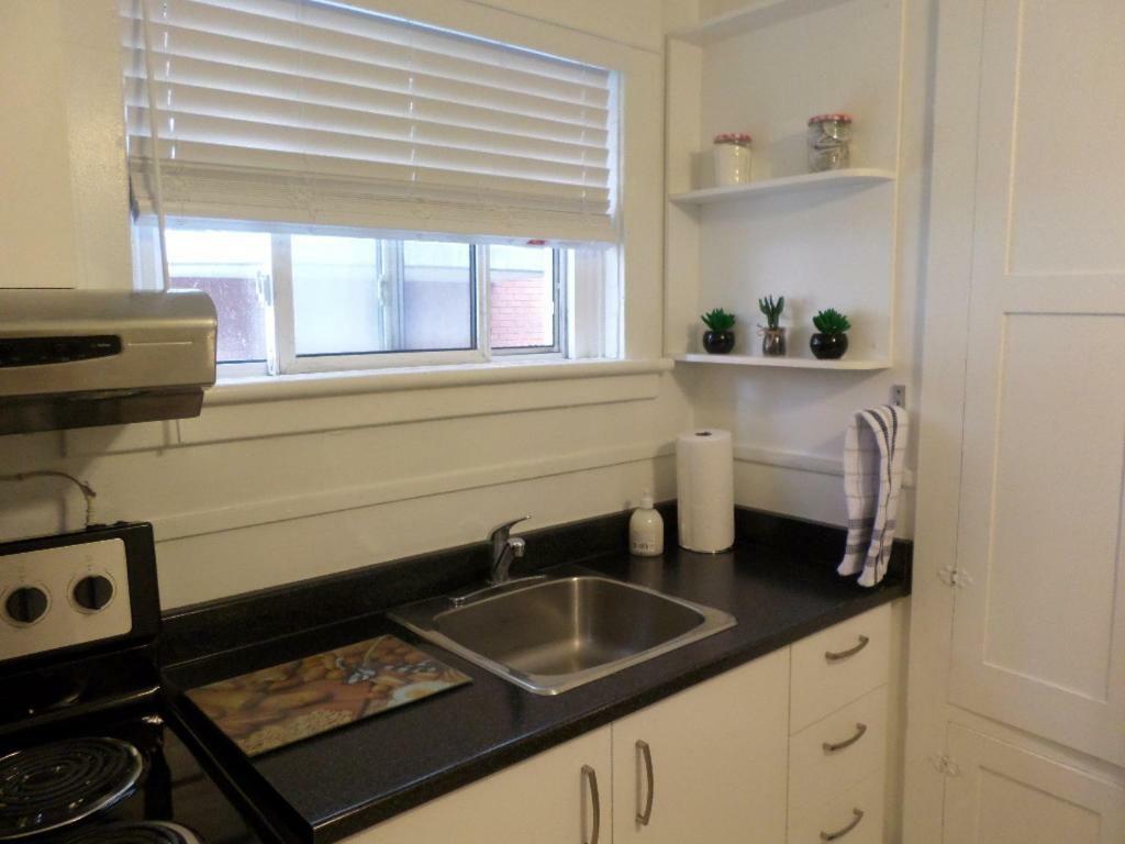 Beautiful, Clean, Quiet 2 Br-In Downtown Ottawa. Parking, Wifi And Netflix Included Lejlighed Eksteriør billede